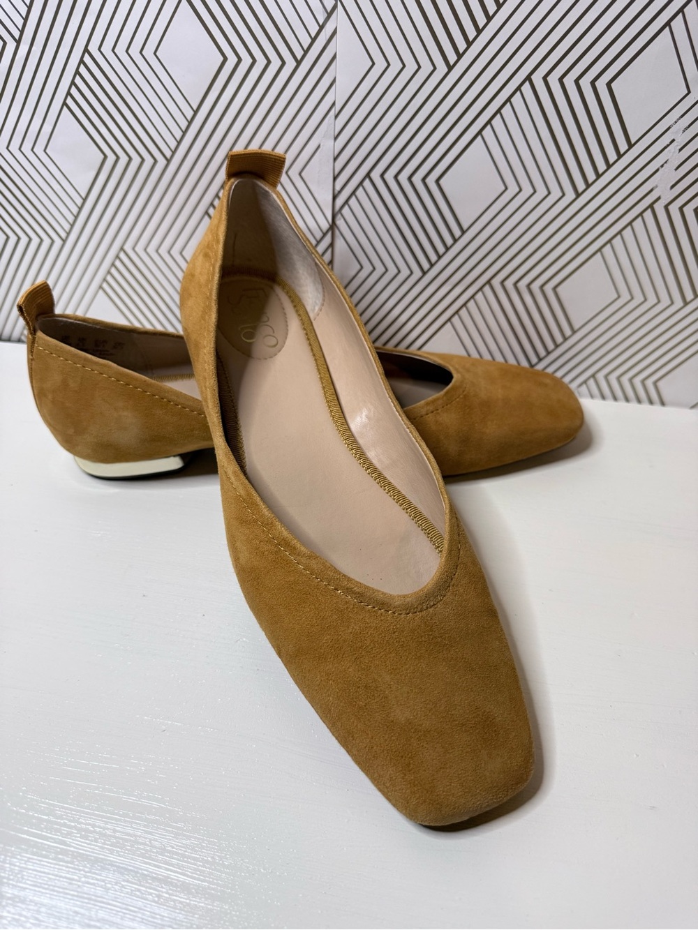 Franco Sarto Square Toe Ballet Flats Suede Gold Heels Camel Size 9 - Picture 5 of 7